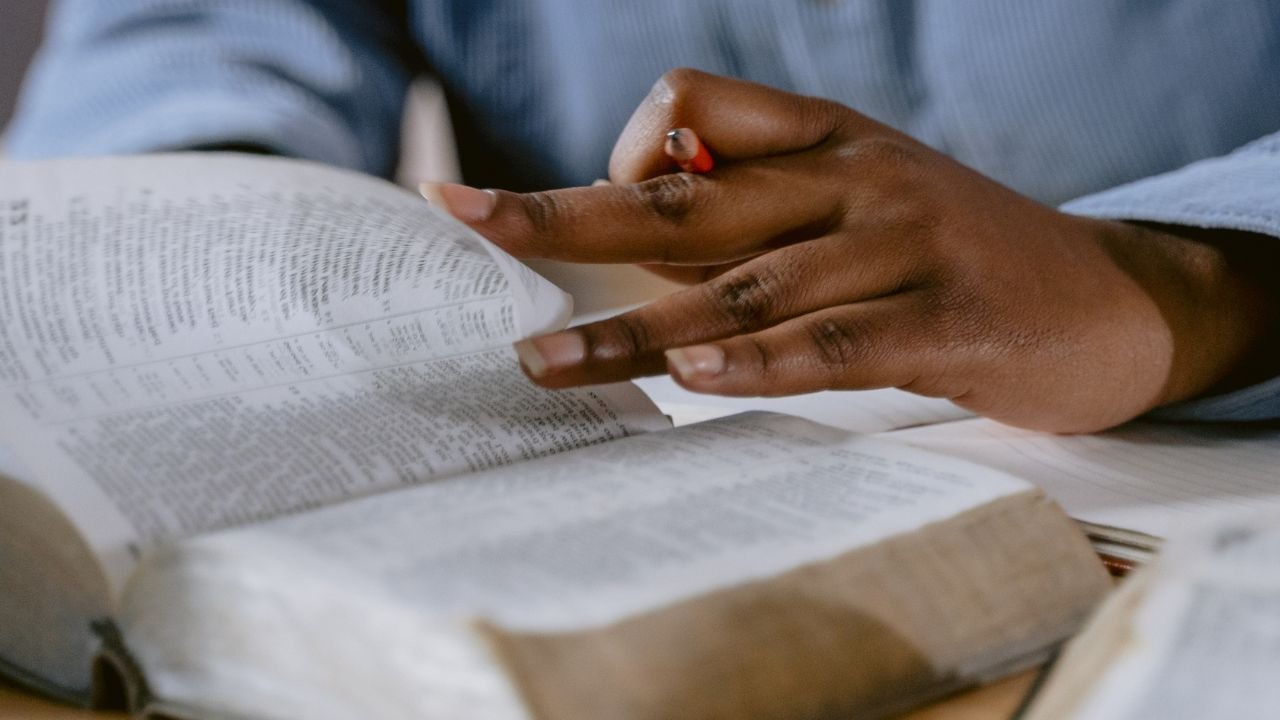 Contexto Histórico e Teológico de Romanos 8 28