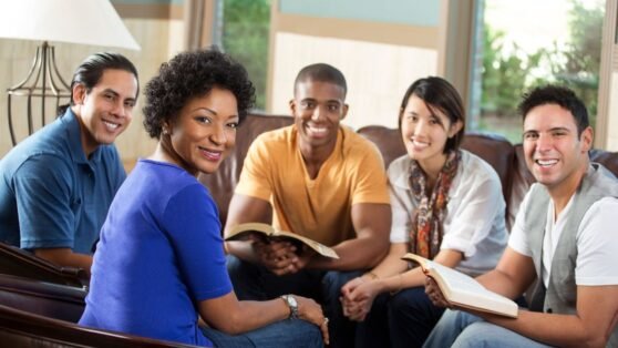 Devocional O Papel da Igreja como Comunidade de Apoio em Tempos de Crise