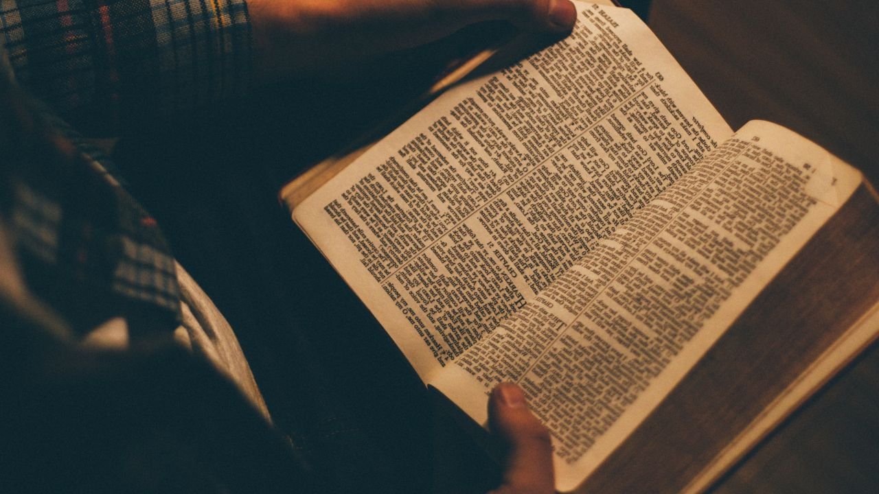 Diferentes Interpretações de Romanos 8 28